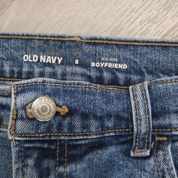 Old Navy Mid Rise Boyfriend Short, Size 8 - Picture 2 of 4